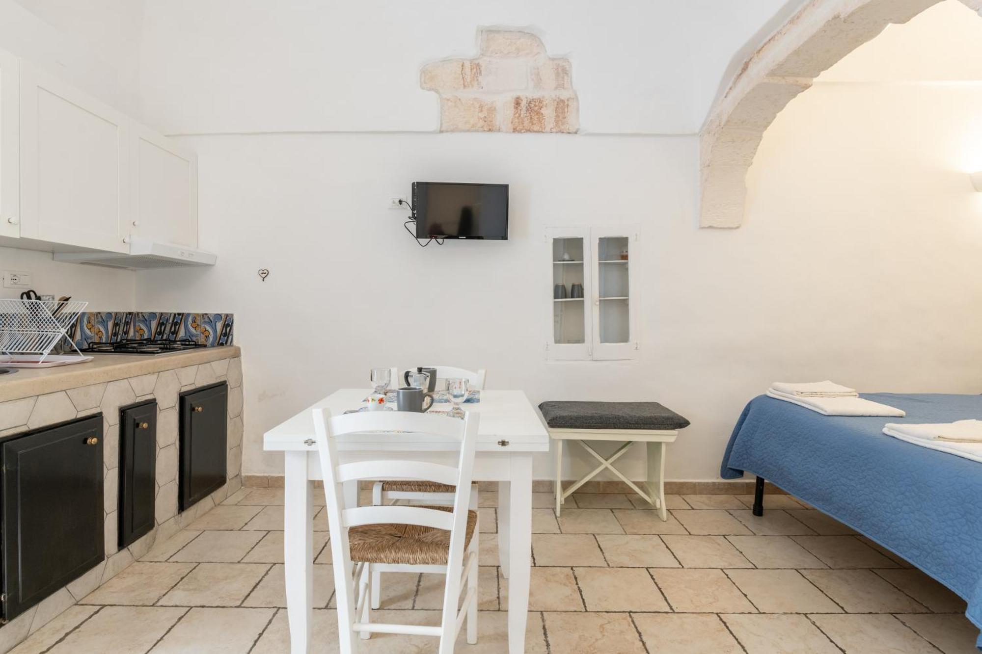 White House Flats & Studios Ostuni Pokoj fotografie