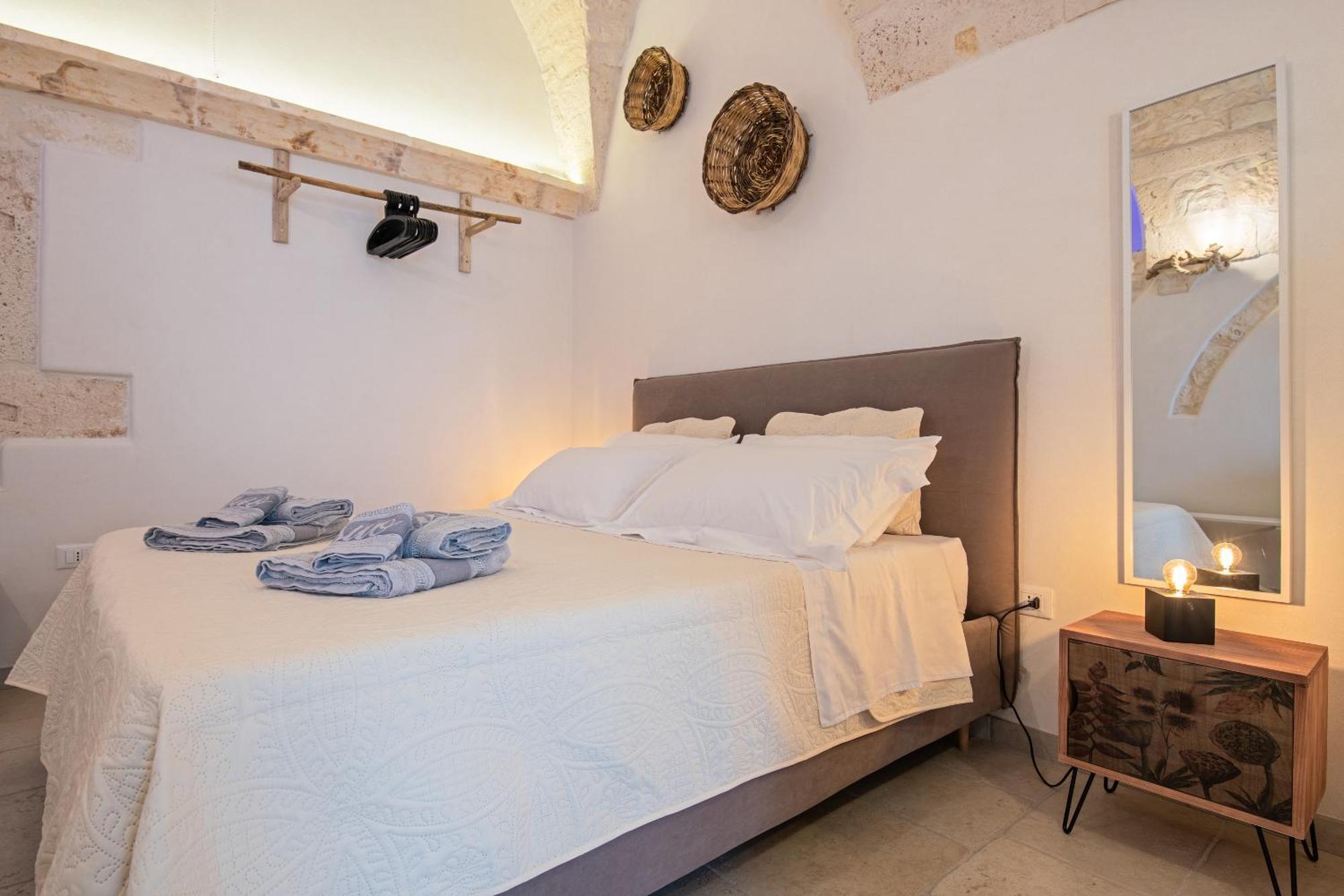White House Flats & Studios Ostuni Pokoj fotografie